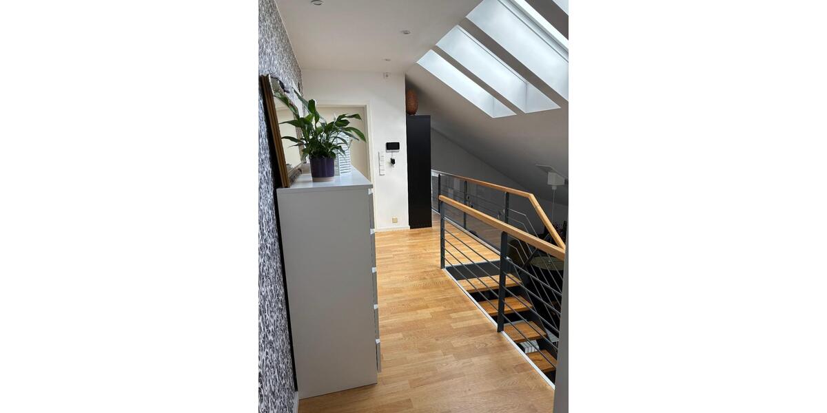 Einfamilienhaus Rühen - 5 Zimmer, 175 m&sup2;, 2.100&euro; | Angebot:25909198