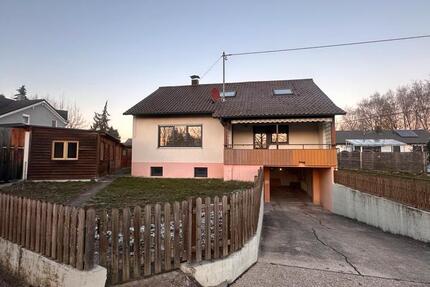 Sanierte Dachgeschosswohnung im Erstbezug - mit Gartenanteil 2.5 zimmer