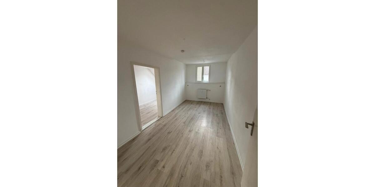 Dachgeschoßwohnung Tuttlingen - 3.5 Zimmer, 87 m&sup2;, 1.180&euro; | Angebot:26660147