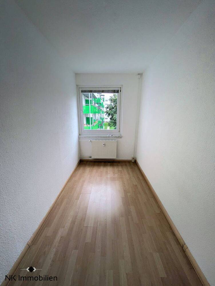 ++ schöne & günstige 3-Raum-Wohnung - großer Balkon mit Ausblick ins Grüne ++
