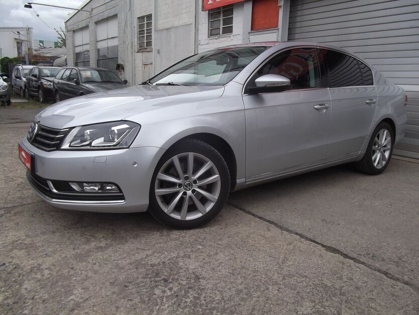 VW Passat 88.200 km 11.999 € Berlin 12277