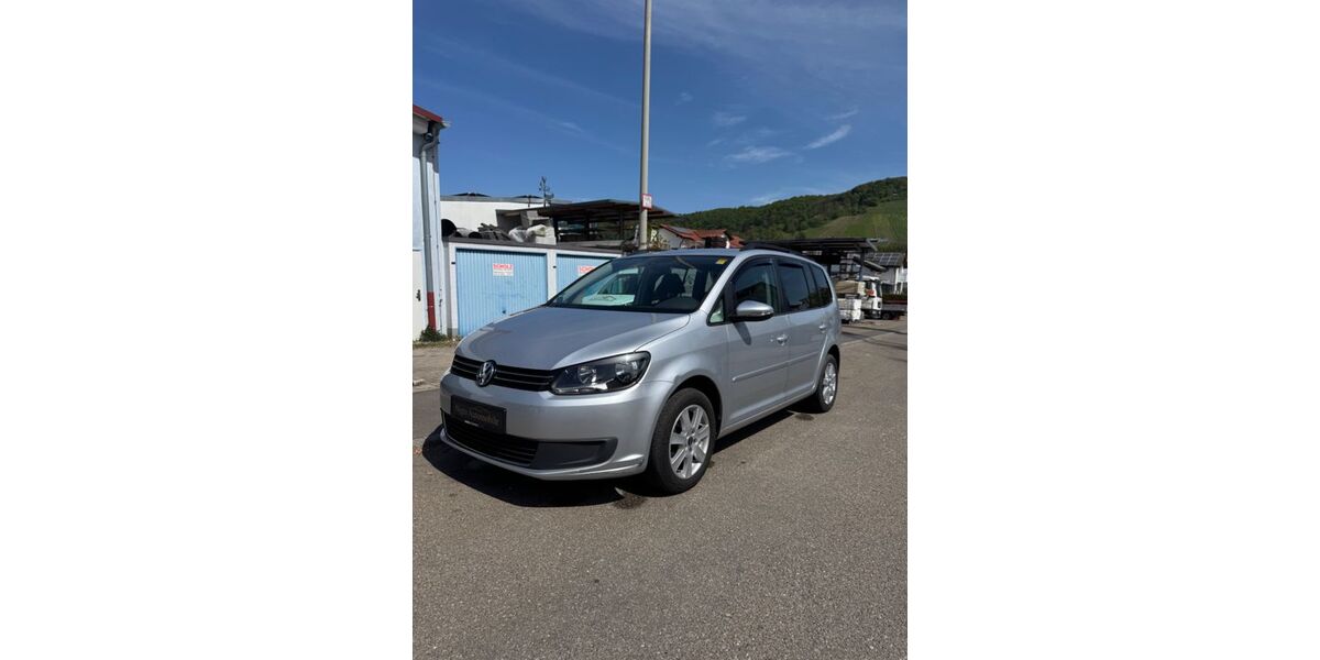 VW Touran 136.200 km 8.200 &euro; Korb 71404