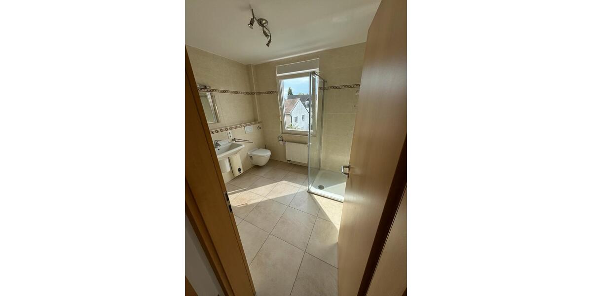 Dachgeschoßwohnung Bonn Gielgen - 3 Zimmer, 68 m&sup2;, 850&euro; | Angebot:24839125