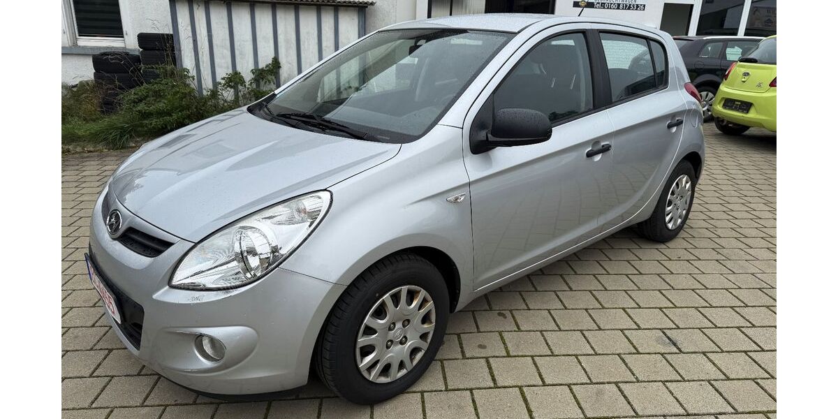 Hyundai i20 158.000 km 1.890 &euro; ERTINGEN 88521