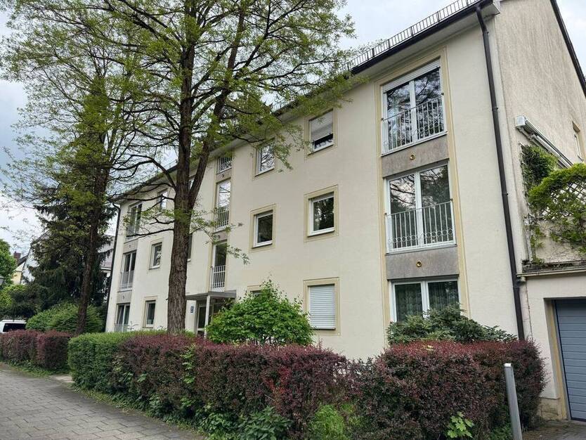 Neu sanierte 2 Zimmer Wohnung in sehr guter Lage