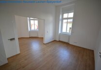 Eine wunderschoene AltbauWohnung in zentraler Stadtlage.