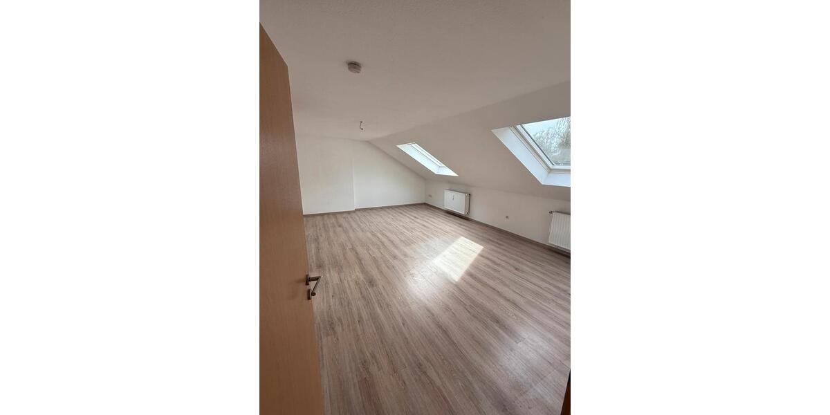 Dachgeschoßwohnung Wesel Bislich - 3.5 Zimmer, 70 m&sup2;, 560&euro; | Angebot:26393522