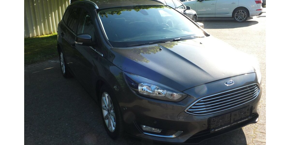 Ford Focus TITANIUM WM26: NAVI KLIMAAUT EINPARKHILFE 134.288 km 6.998 &euro; Köln 50858