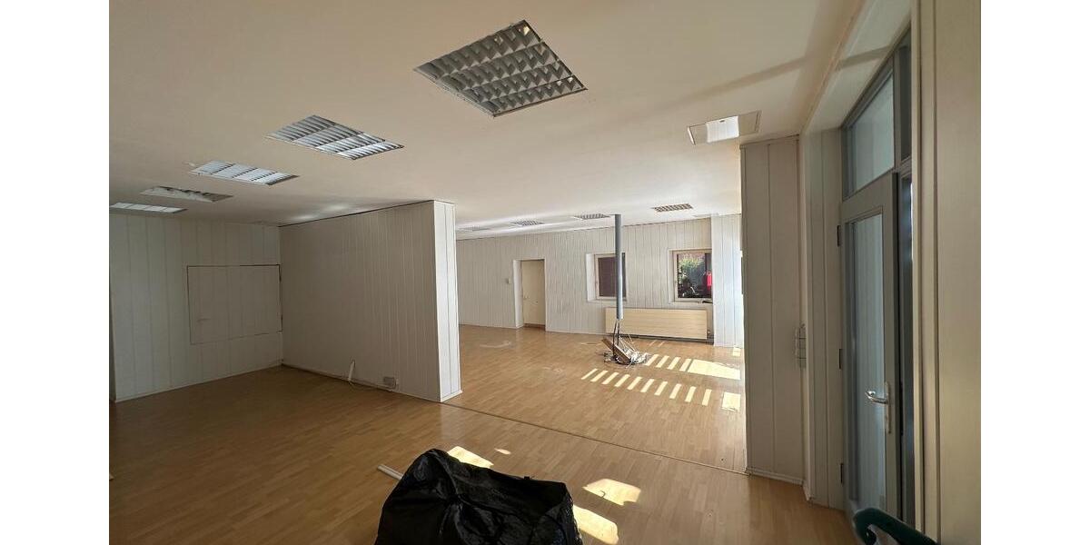 Attraktive Praxis-Studiofläche für Beauty, Wellness, Hundesalon zimmer