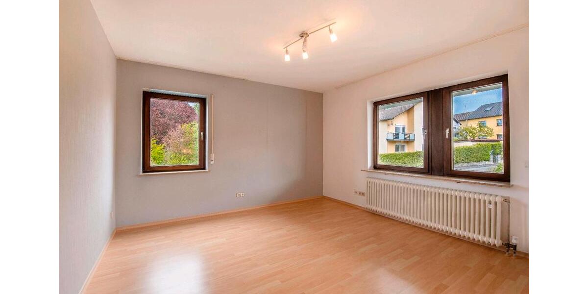 Doppelhaushälfte Röttingen - 7 Zimmer, 230 m&sup2;, 448.000&euro; | Angebot:26765969