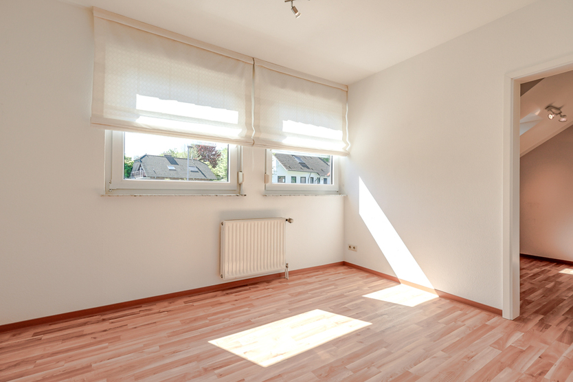 Gemütliche Dachgeschosswohnung 126 m² Wohnfläche + 20 m² Zusatzfläche + XXL Garten *provisionsfrei für Käufer* 5 zimmer