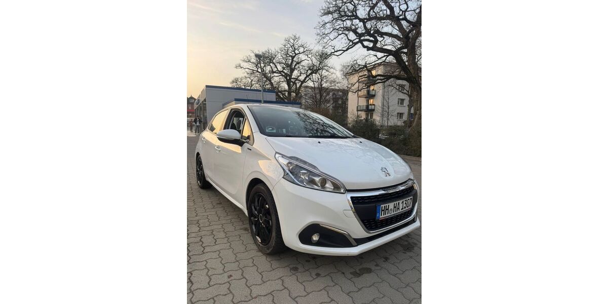 Peugeot 208 104.000 km 8.450 &euro; Hamburg 22047