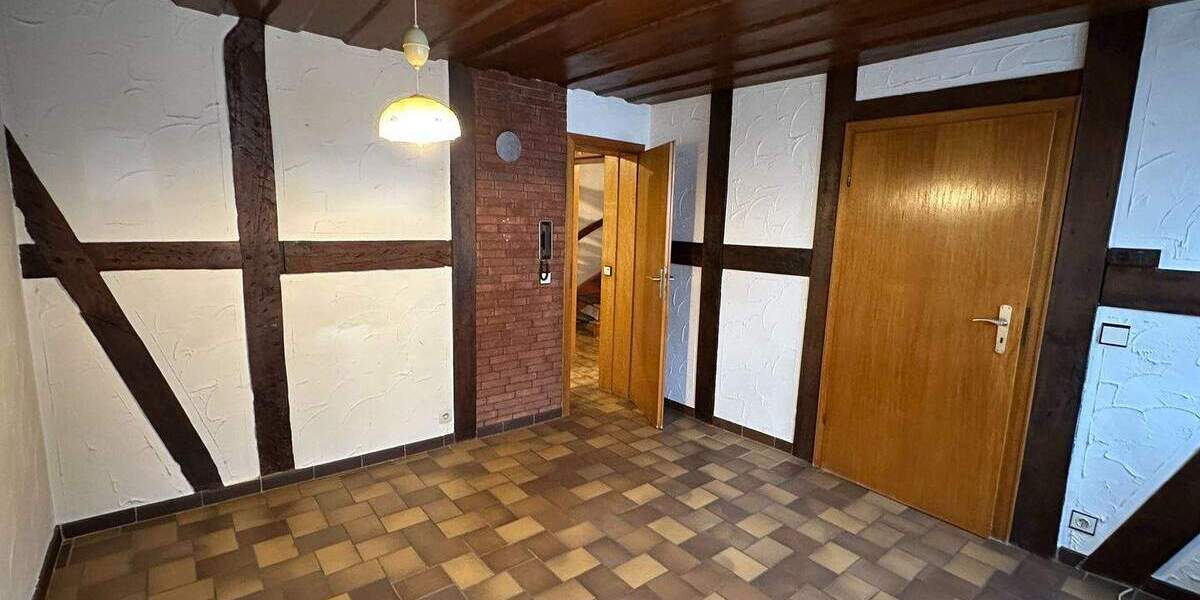 Einfamilienhaus Fritzlar - 6 Zimmer, 145 m&sup2;, 150.000&euro; | Angebot:25385502