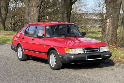 Saab 900