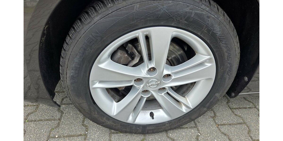 Opel Insignia Sports Tourer Elegance 47.149 km 14.600 &euro; Wilsdruff 01723