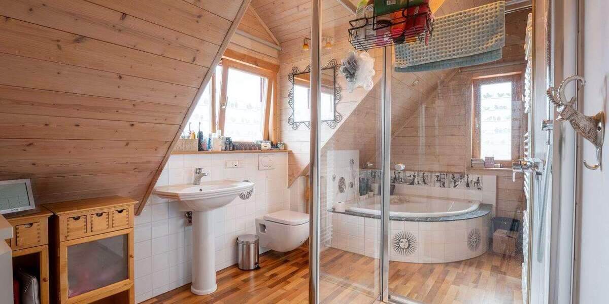 Einfamilienhaus Neubiberg - 6 Zimmer, 240 m&sup2;, 3.500&euro; | Angebot:24835293