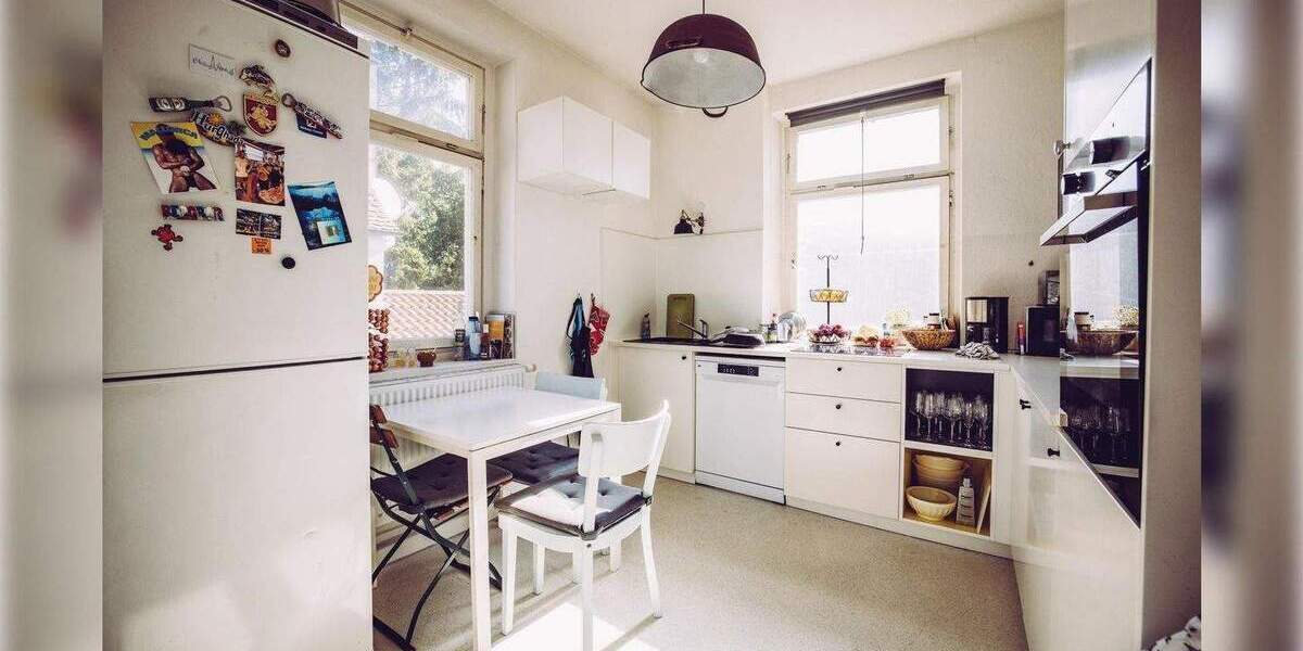 Altbauwohnung 1.OG - ruhig, grün, zentral. 4 zimmer