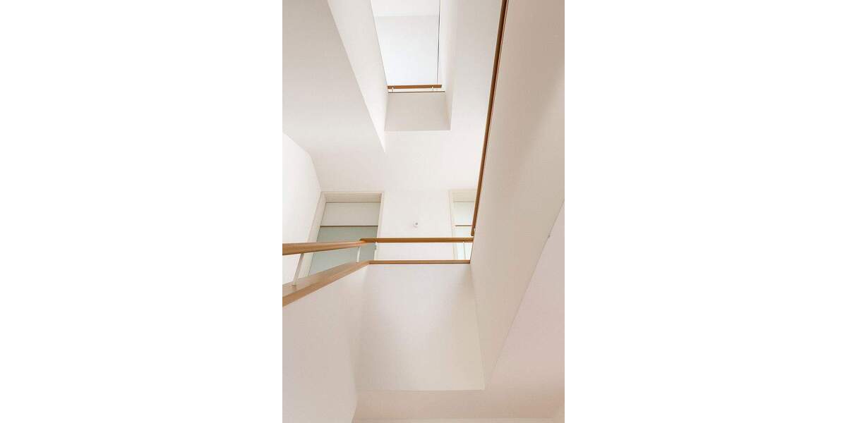 Erstbezug nach Renovierung - Stilvolle Doppelhaushälfte in Krailling 7 zimmer