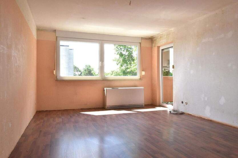 Renovierungsbedürftige, freie 3-Zi-Whg mit Balkon, provisionsfrei 3 zimmer