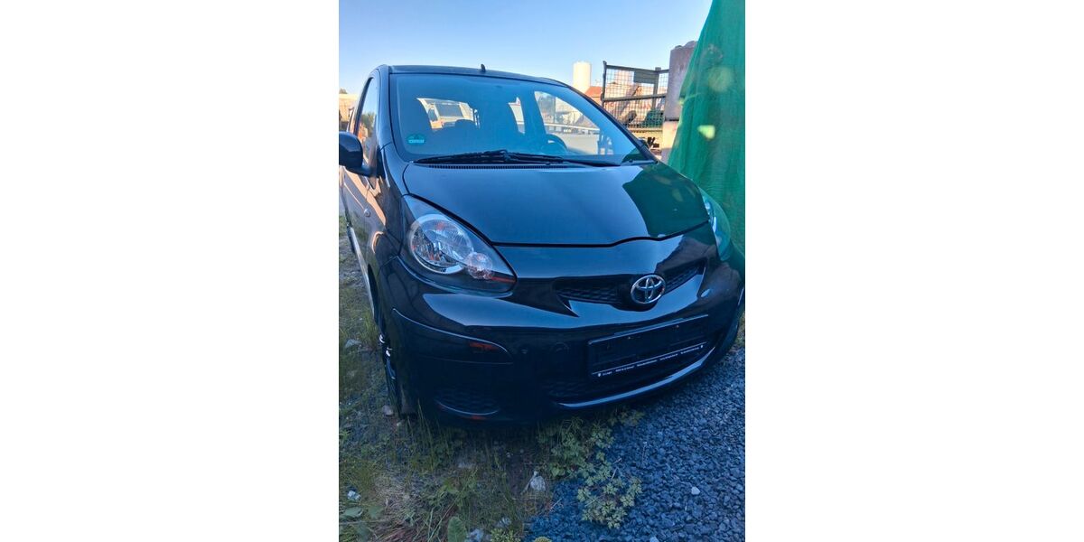 Toyota Aygo (X) 190.000 km 2.499 &euro; Würselen 52146
