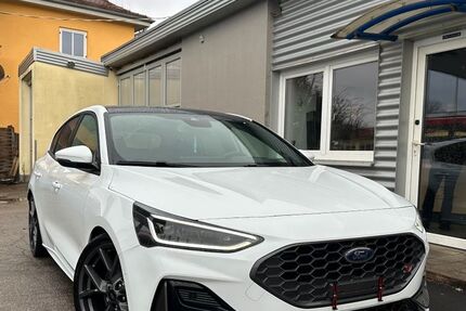 Ford Focus 14.600 km 29.490 &euro; Cham 93413