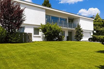 Haus Gladenbach - 8 Zimmer, 240 m&sup2;, 500.000&euro; | Angebot:27084231