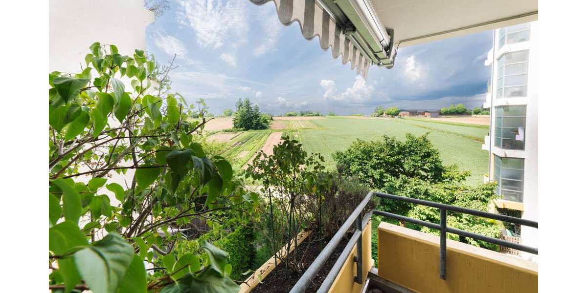 Etagenwohnung Esslingen am Neckar Brühl - 4.5 Zimmer, 105 m&sup2;, 335.000&euro; | Angebot:26844289