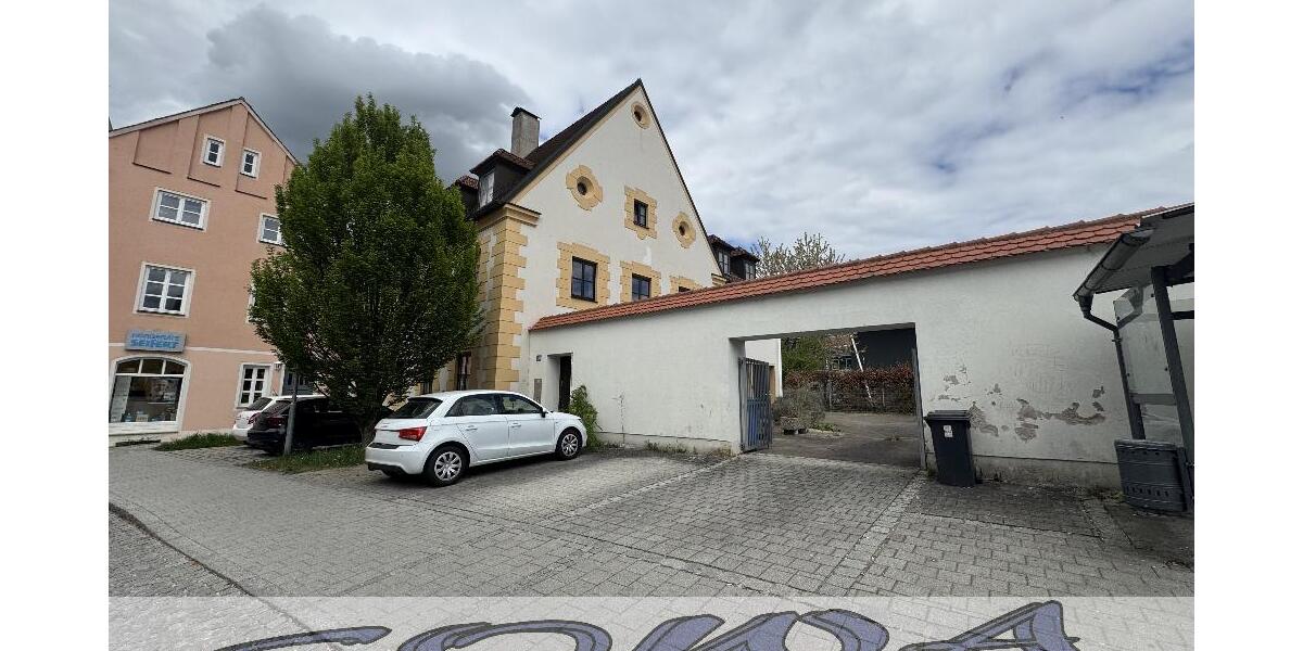 Ein Haus mit Geschichte - Mehrfamilienhaus mit 5 Wohneinheiten, zwei Garagen und Garten in zentraler Lage in Neuburg - Ein Objekt von Ihrem Immobilienpartner SOWA Immobilien und Finanzen - Mehrfamilienhaus, Wohnhaus Neuburg an der Donau | Angebot:26299734