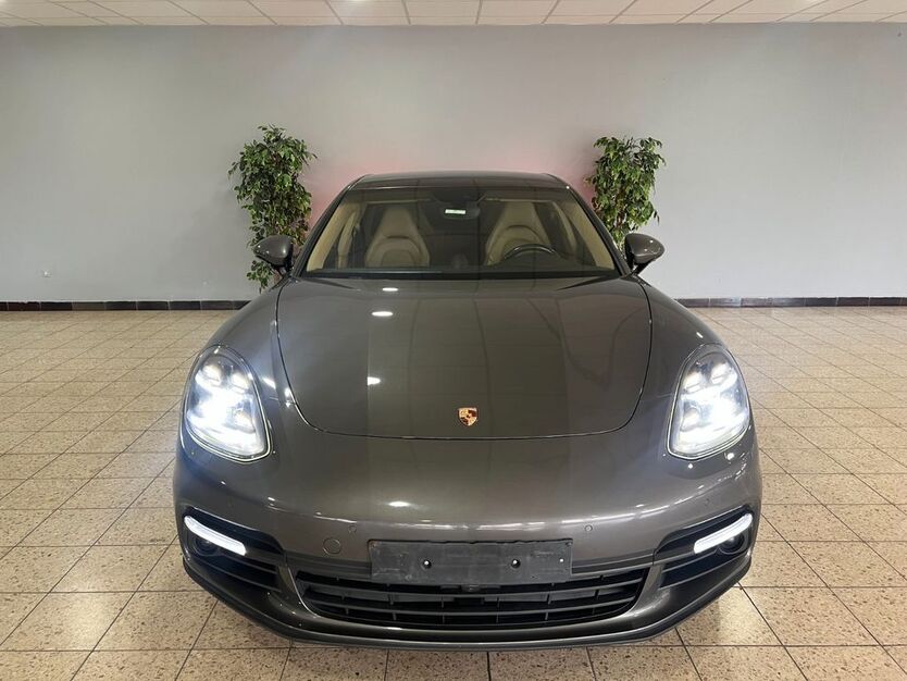 Porsche Panamera 104.000 km 65.900 € Wesel 46485