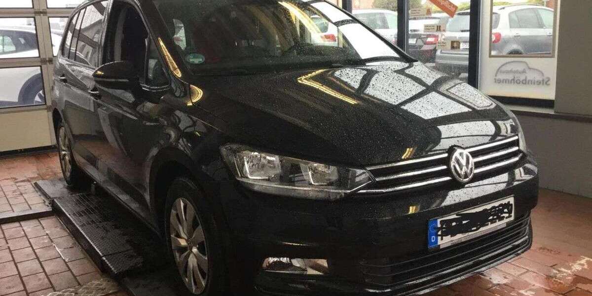 VW Touran 93.800 km 18.440 &euro; Schloß-Holte-Stukenbrock 33758
