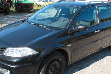 Renault Megane 142.000 km 1.350 &euro; Eisfeld 98673