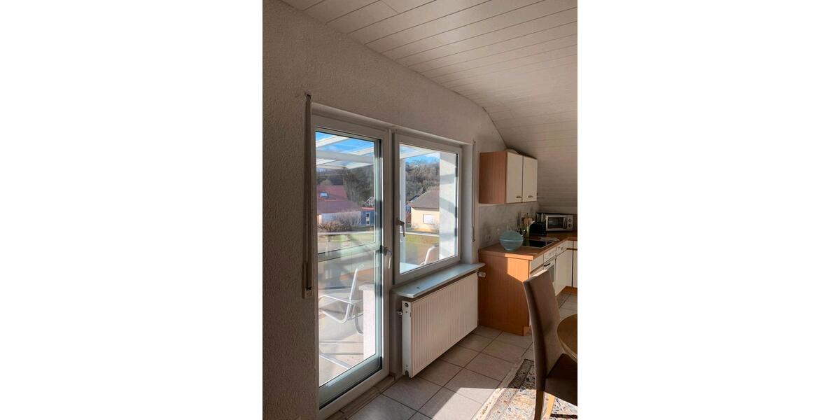 Möblierte großzügige 3 Zimmer Dachgeschosswohnung mit Balkon 3 zimmer