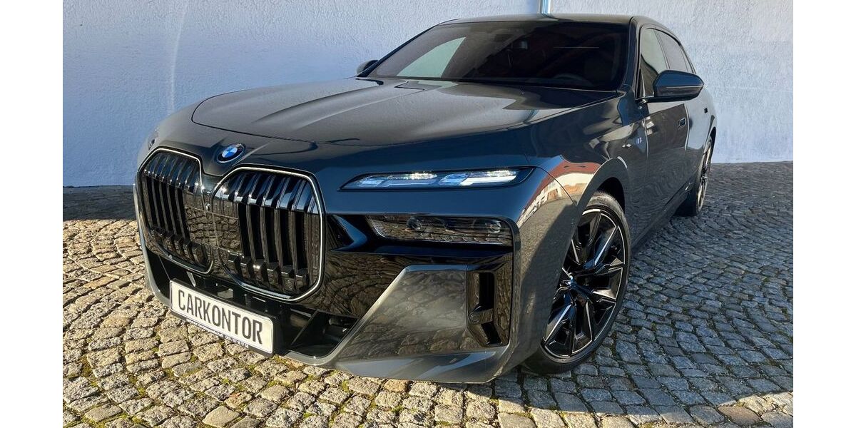 BMW i7 6.880 km 102.550 &euro; München 81245