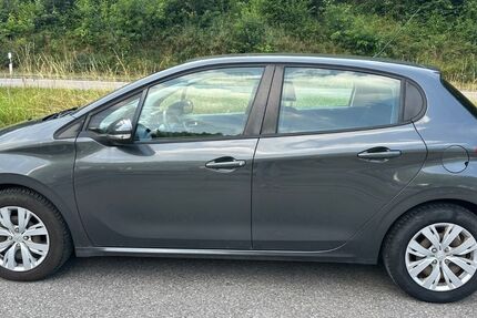 Peugeot 208 77.000 km 3.899 &euro; Altensteig 72213