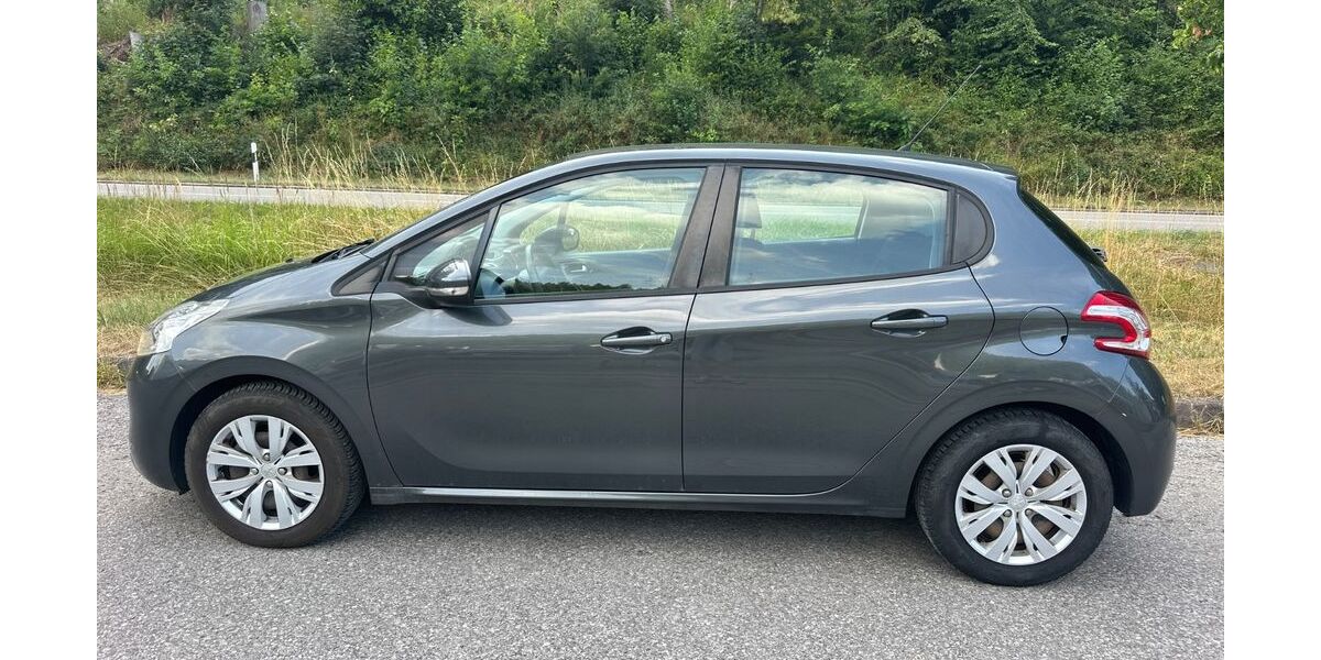 Peugeot 208 77.000 km 3.999 &euro; Altensteig 72213