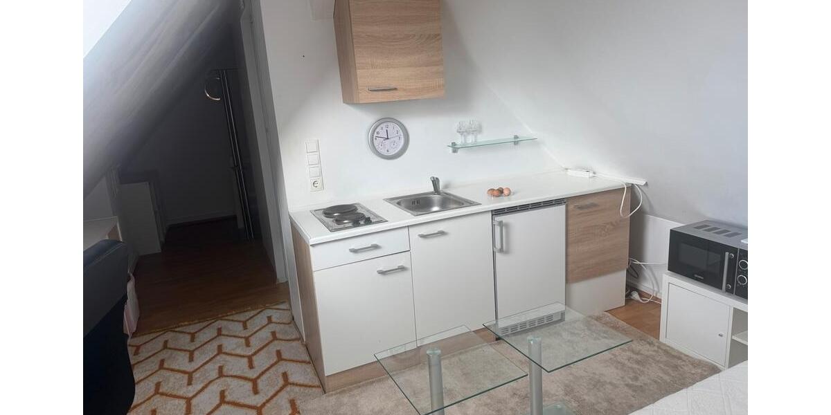 Dachgeschoßwohnung Ludwigshafen am Rhein Ludwigshafen-Hemshof - 1 Zimmer, 15 m&sup2;, 300&euro; | Angebot:24840802
