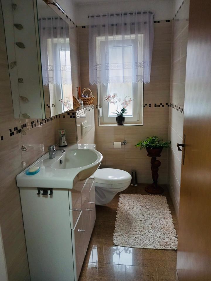 3-Zimmer-Wohnung (EG) mit Kamin und Gartenzugang - Holenbrunn