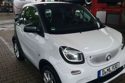 Smart ForTwo 68.046 km 11.950 &euro; Düsseldorf 40627