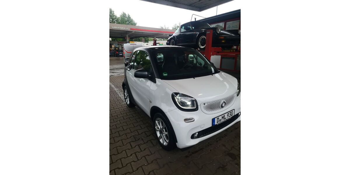 Smart ForTwo 68.046 km 11.950 &euro; Düsseldorf 40627