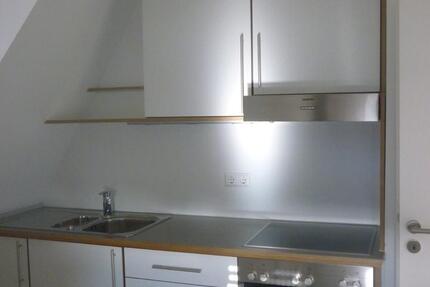 Glücksgriff: Wunderschöne 2-Zimmer DG- Wohnung mit Einbauküche in