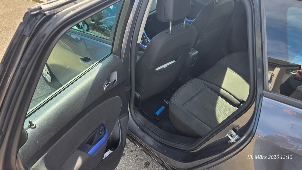 Opel Astra J Sports Tourer 203.000 km 5.600 &euro; Donaueschingen 78166