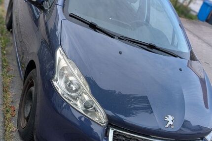 Peugeot 208 154.000 km 4.800 &euro; Seligenstadt 63500