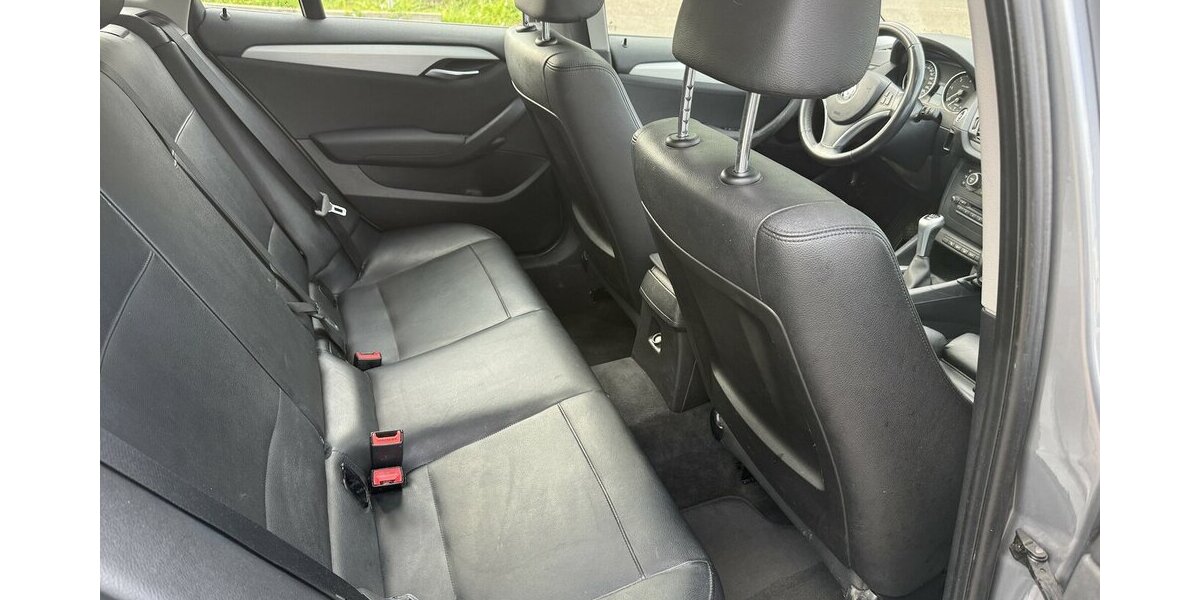 BMW X1 xDrive 20d X Line*Leder,Navi,Xenon,AHK,Top* 309.000 km 5.850 &euro; Schorndorf 73614