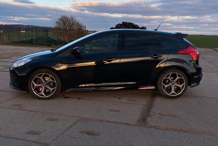 Ford Focus 140.595 km 9.400 € Werdau 08412