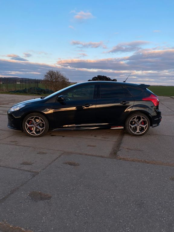 Ford Focus 140.595 km 9.400 € Werdau 08412