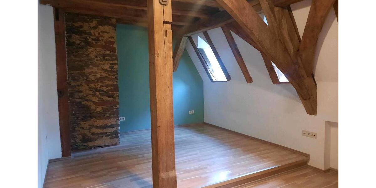 Dachgeschoßwohnung Hungen - 5 Zimmer, 140 m&sup2;, 160.000&euro; | Angebot:26866328