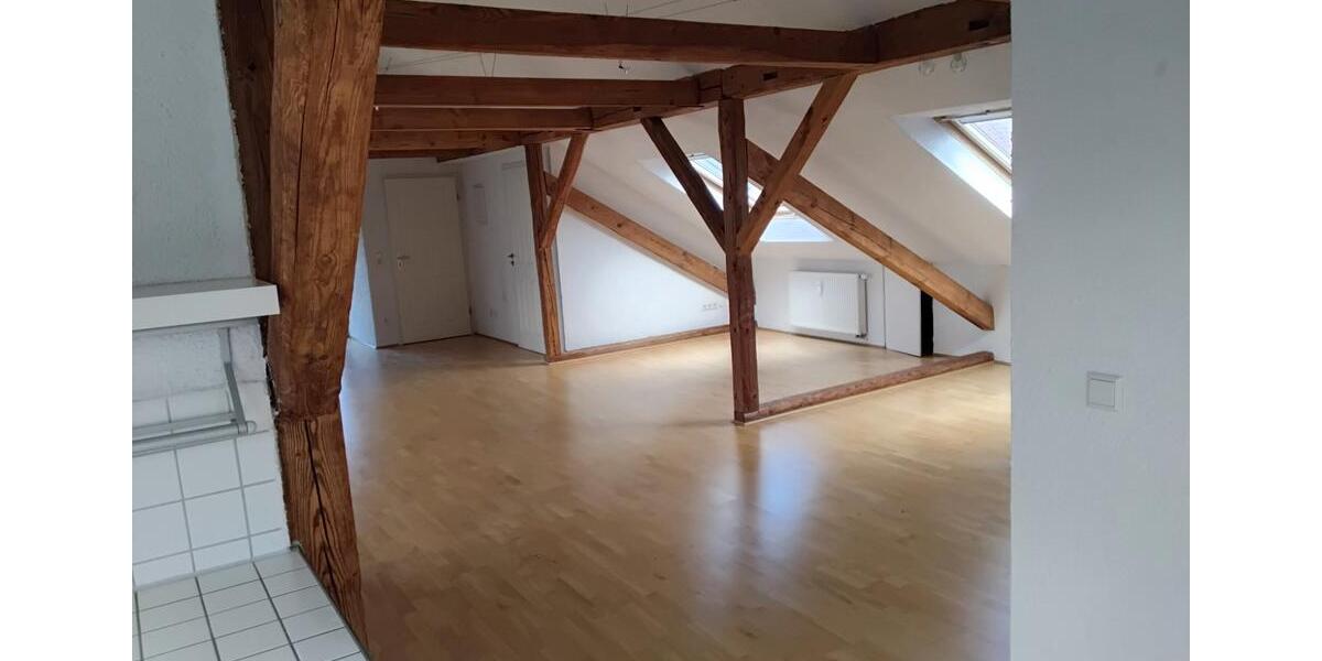 Dachgeschoßwohnung Walldürn - 3 Zimmer, 100 m&sup2;, 800&euro; | Angebot:26221333
