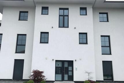 Hochwertige Wohnung mit eigenem Garten und zwei Stellplätzen 4 zimmer