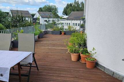 Lichtdurchflutete Dachgeschoss-Wohnung in ruhiger Wohngegend 3 zimmer