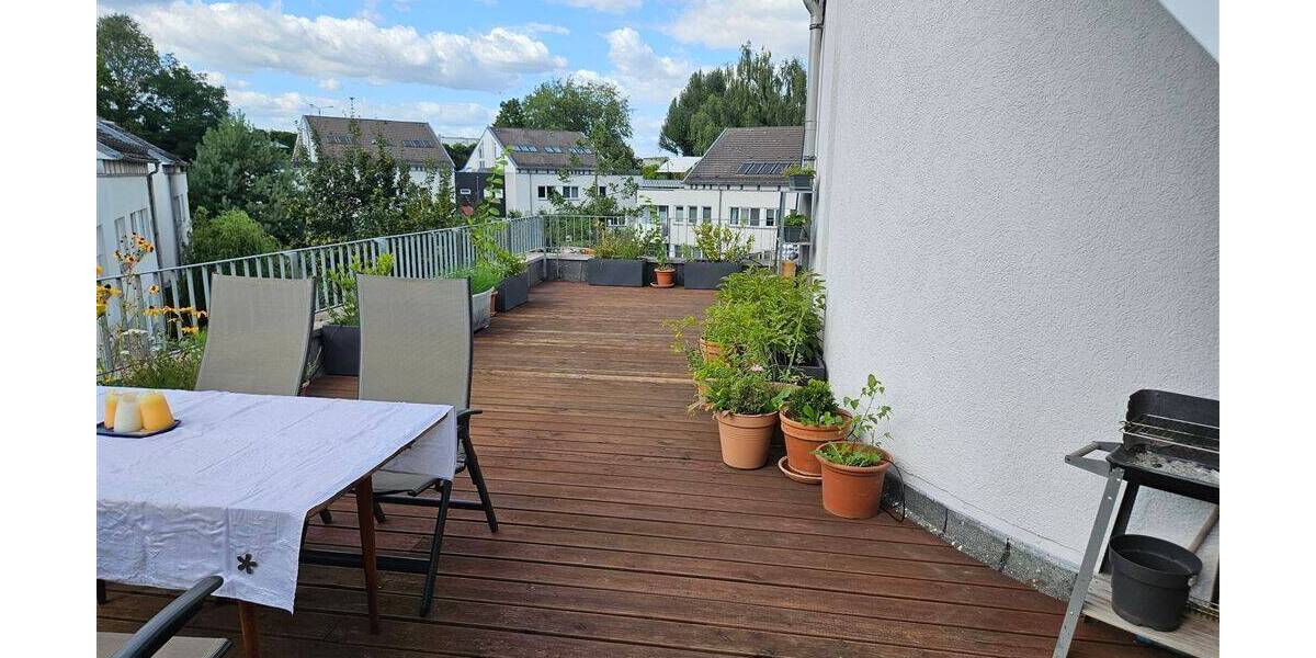 Lichtdurchflutete Dachgeschoss-Wohnung in ruhiger Wohngegend 3 zimmer